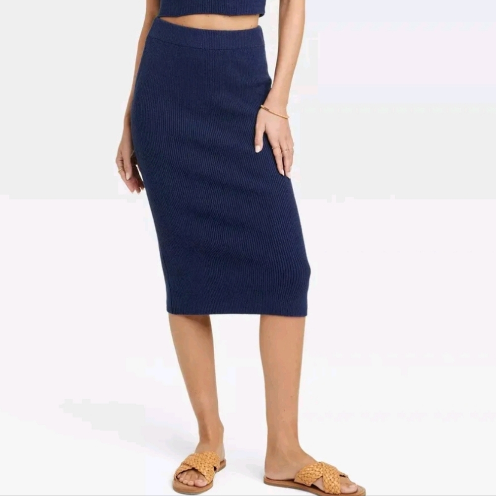 Navy pencil skirt